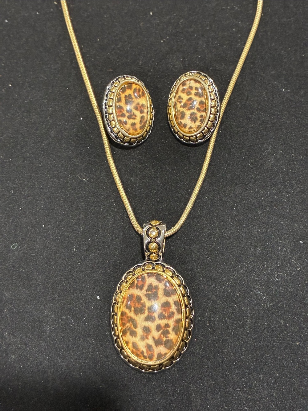 Vintage Leopard Print Pendant Necklace & Clip-On Earrings Set